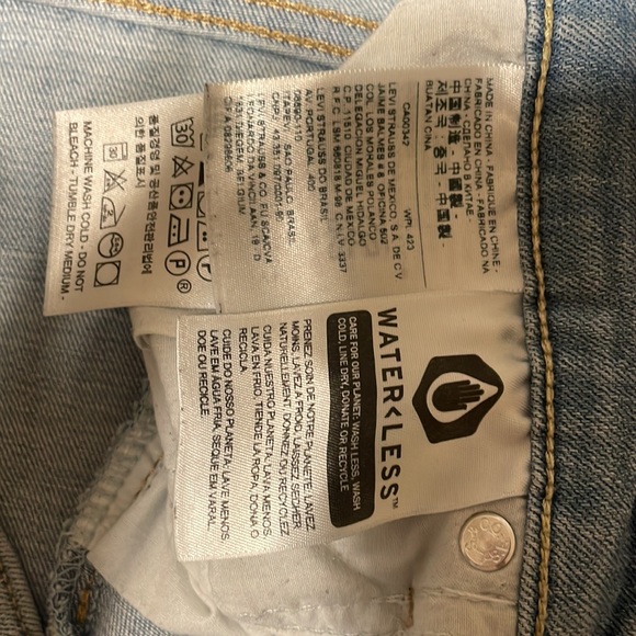 Like New Levi’s - Picture 5 of 6